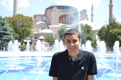 Photo_of_me_in_front_of_hagia_sopia